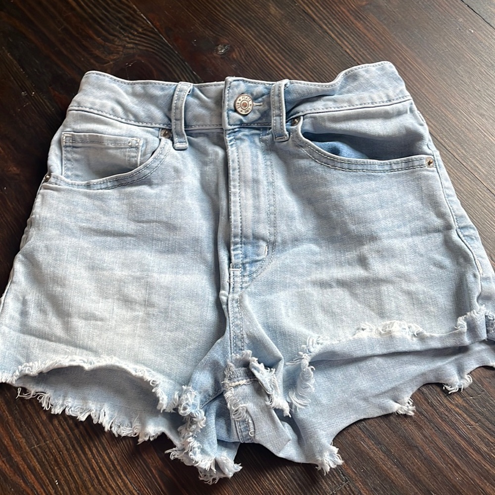 light wash denim jean shorts